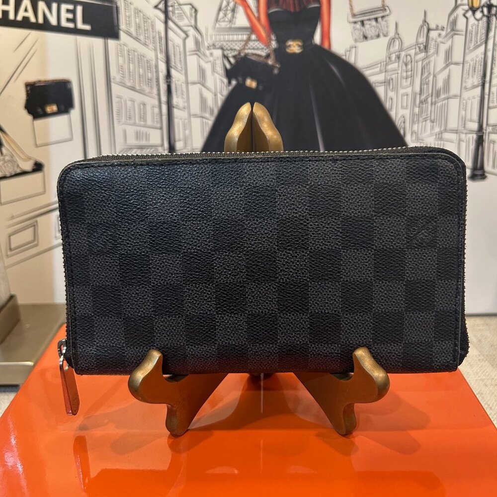 Louis Vuitton Zippy Organizer Wallet in Damier Graphite